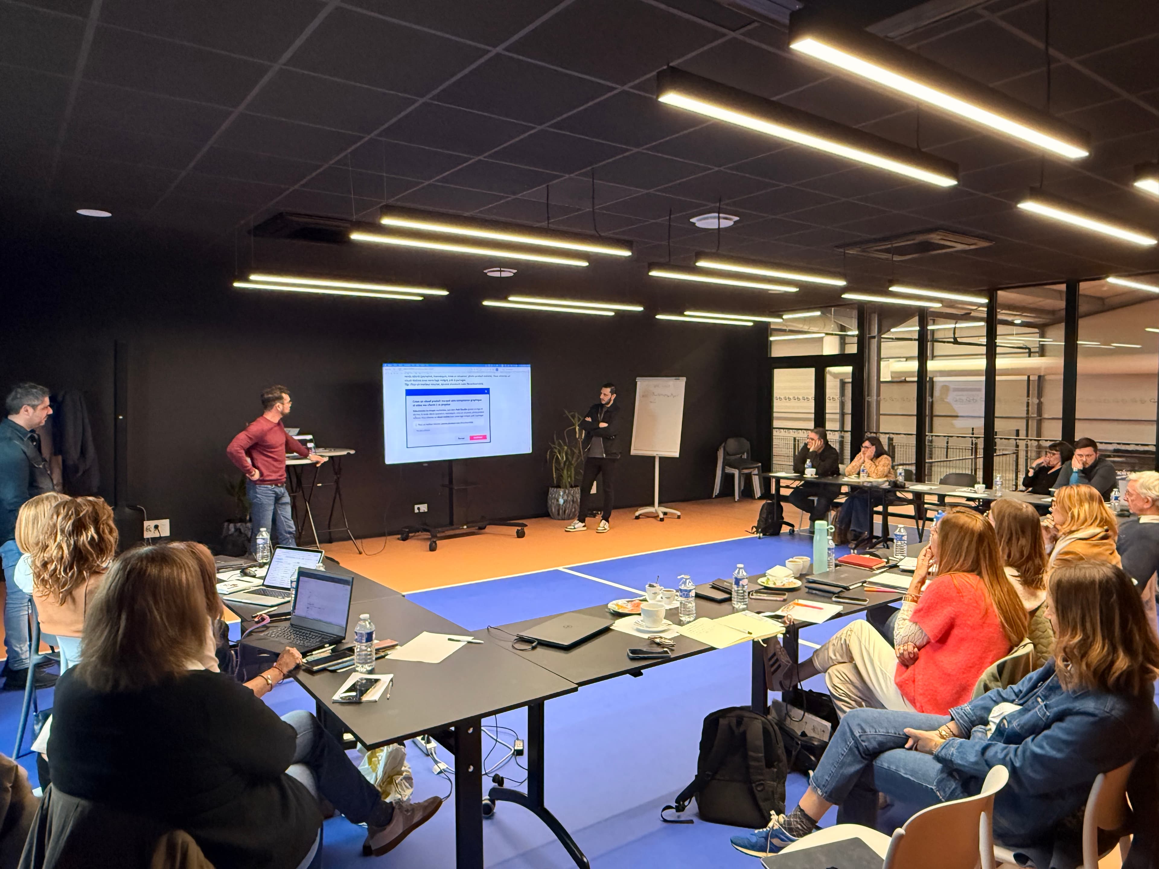 Consultant HALL·IA accompagnant une équipe sur l'intelligence artificielle